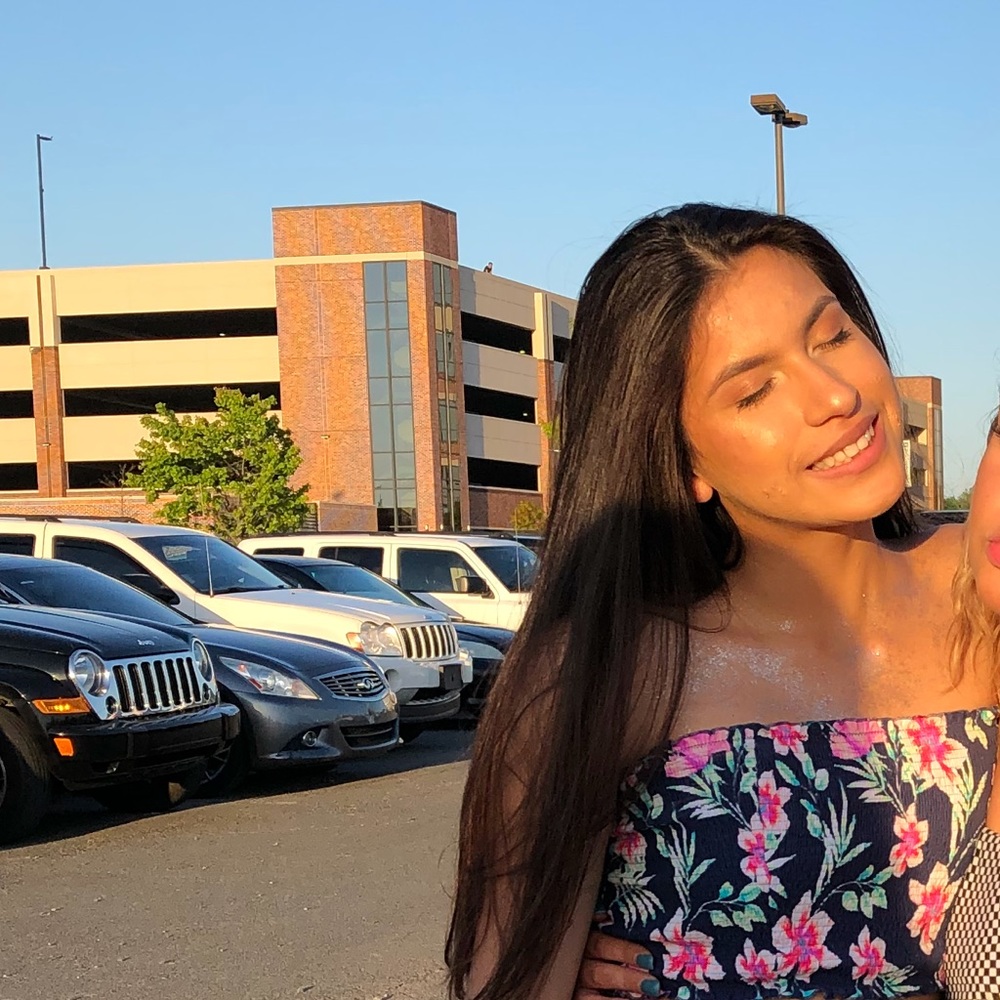 Meet your Posher, Ariela